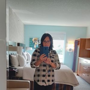 Meet your Posher, Charynett